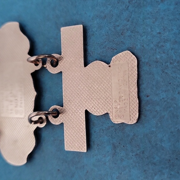 1985 Superbowl Pin - Picture 5 of 7